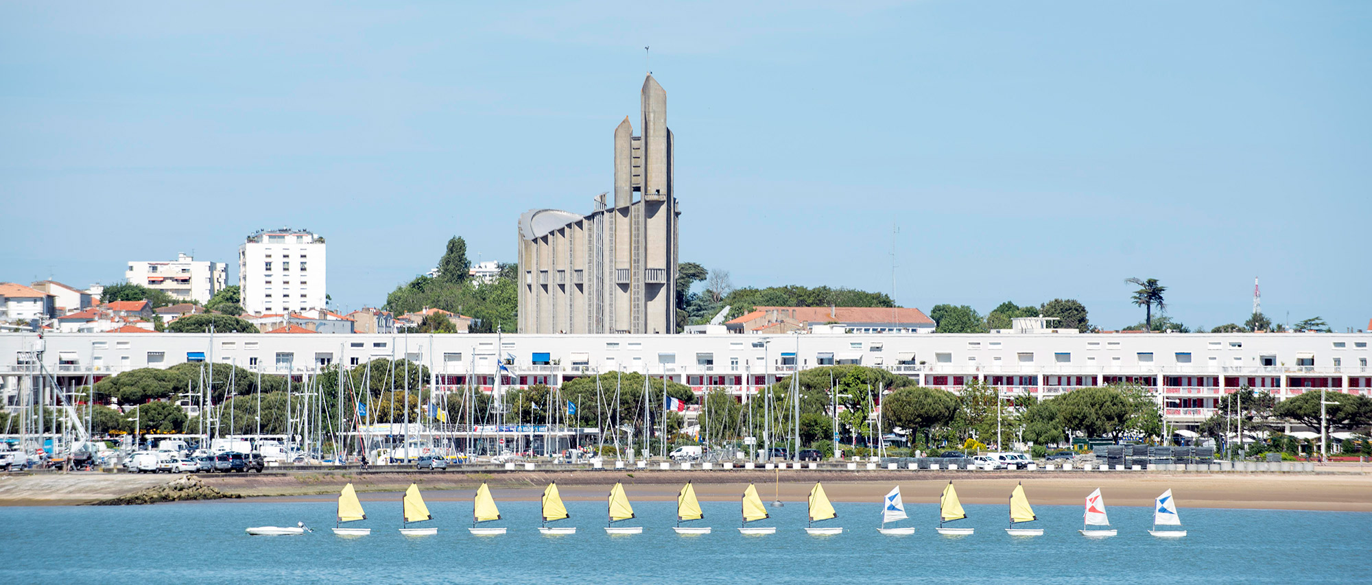 Eglise Notre Dame et petits voiliers a.valli